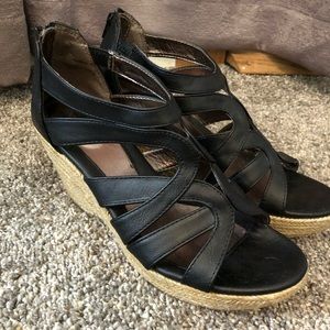 Solesensibility black wedges